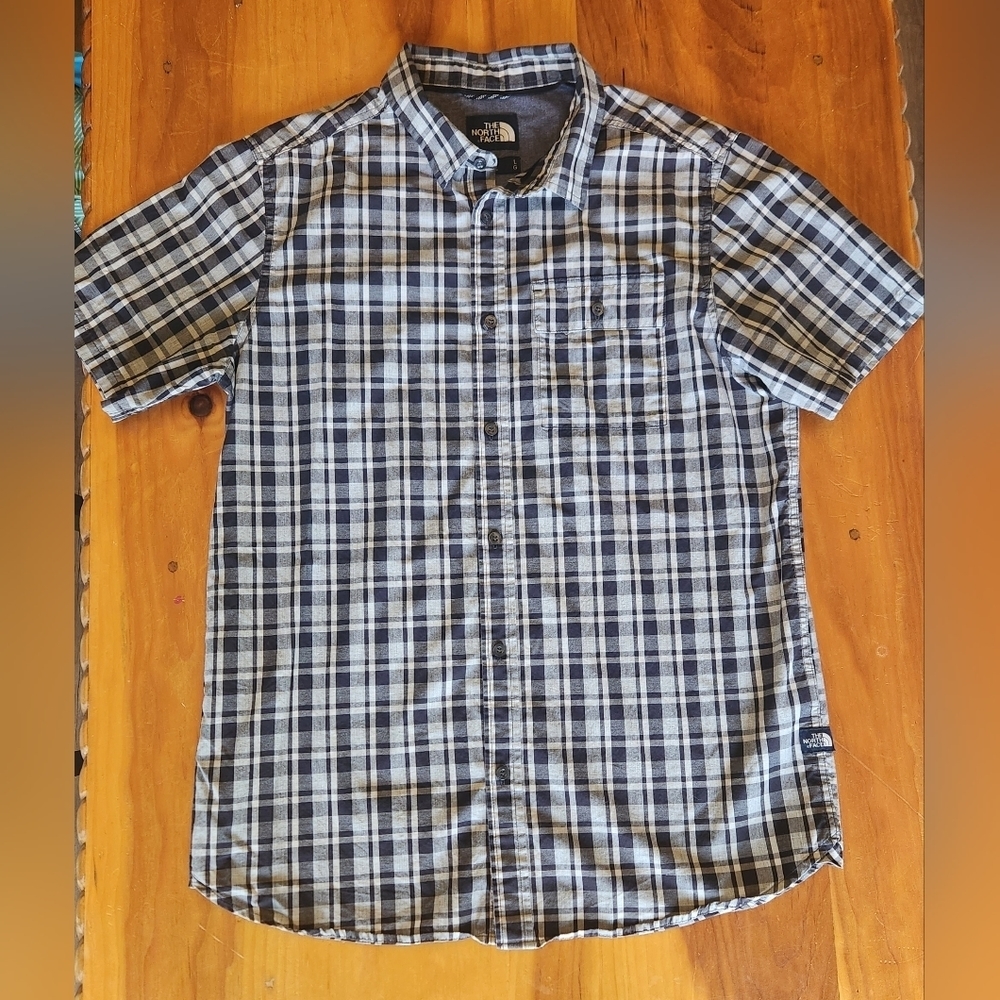 The North Face Short Sleeve Button Up Shirt Black and gray plaid